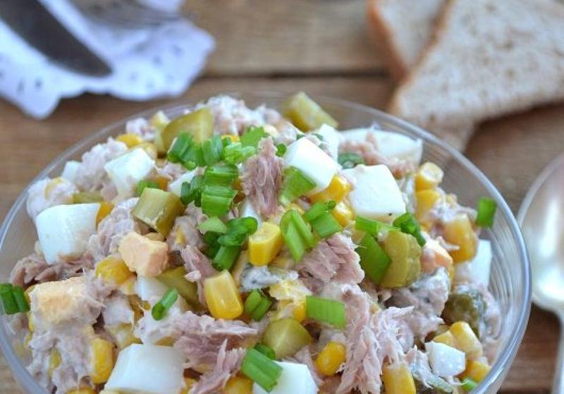 Odkryj prosty przepis na sałatkę z tuńczyka, która zachwyca smakiem!