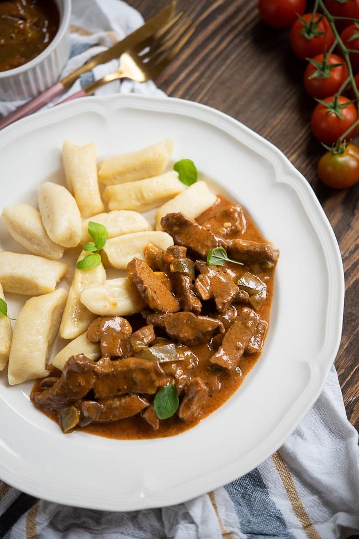 Jak podać strogonow gościom