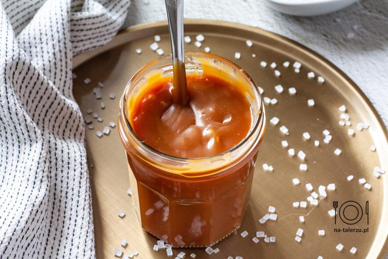 Słony karmel w cieście: Jak kontrastowe smaki tworzą niezapomniane doznania