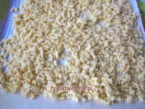 Zaskakująco prosta domowa zacierka do zupy – przepis krok po kroku bez wysiłku