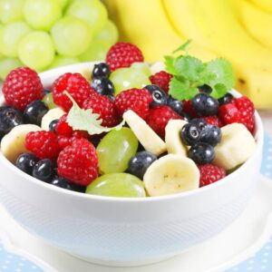 Ile kalorii ma sałatka owocowa? Błędy w liczeniu kalorii, których warto unikać