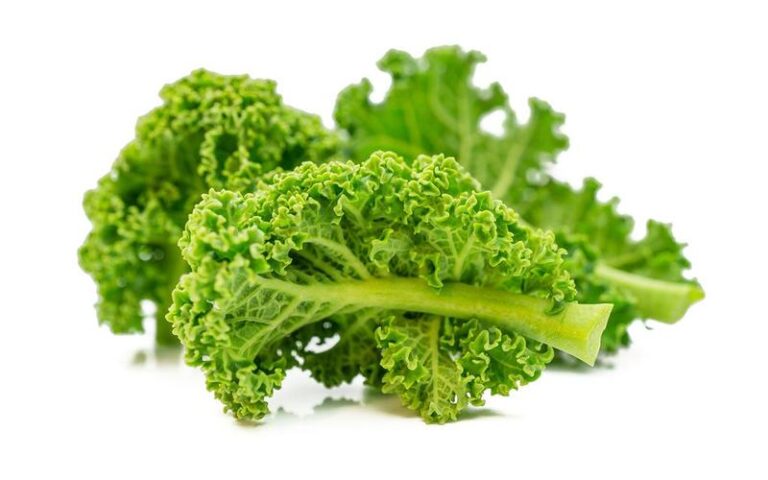 Jak uczynić jarmuż gwiazdą sałatki – przepis na pyszną ucztę