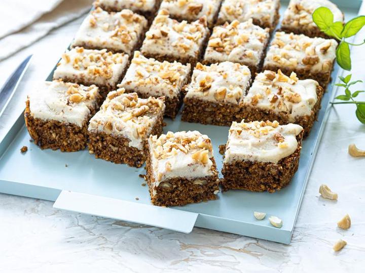 Wegańskie ciasto marchewkowe