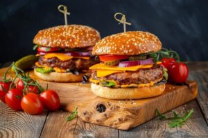 Burgery – skąd pochodzi ten kultowy smak? Odkryj ich fascynującą historię i korzenie!