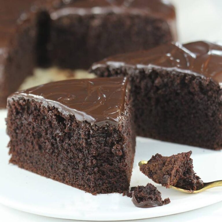 Pyszne wilgotne ciasto czekoladowe z kefirem – idealny przepis na deser!