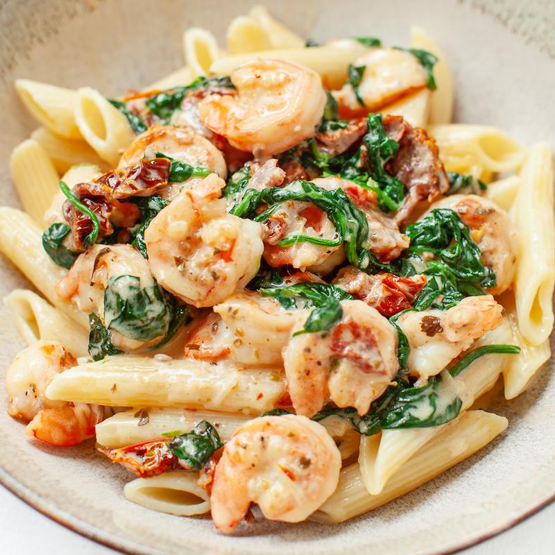 Pyszne krewetki z makaronem w sosie: odkryj przepis krok po kroku