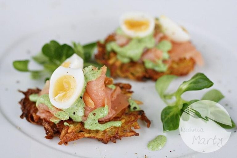 Szybkie placki z łososiem: Elegancka przekąska gotowa w 15 minut